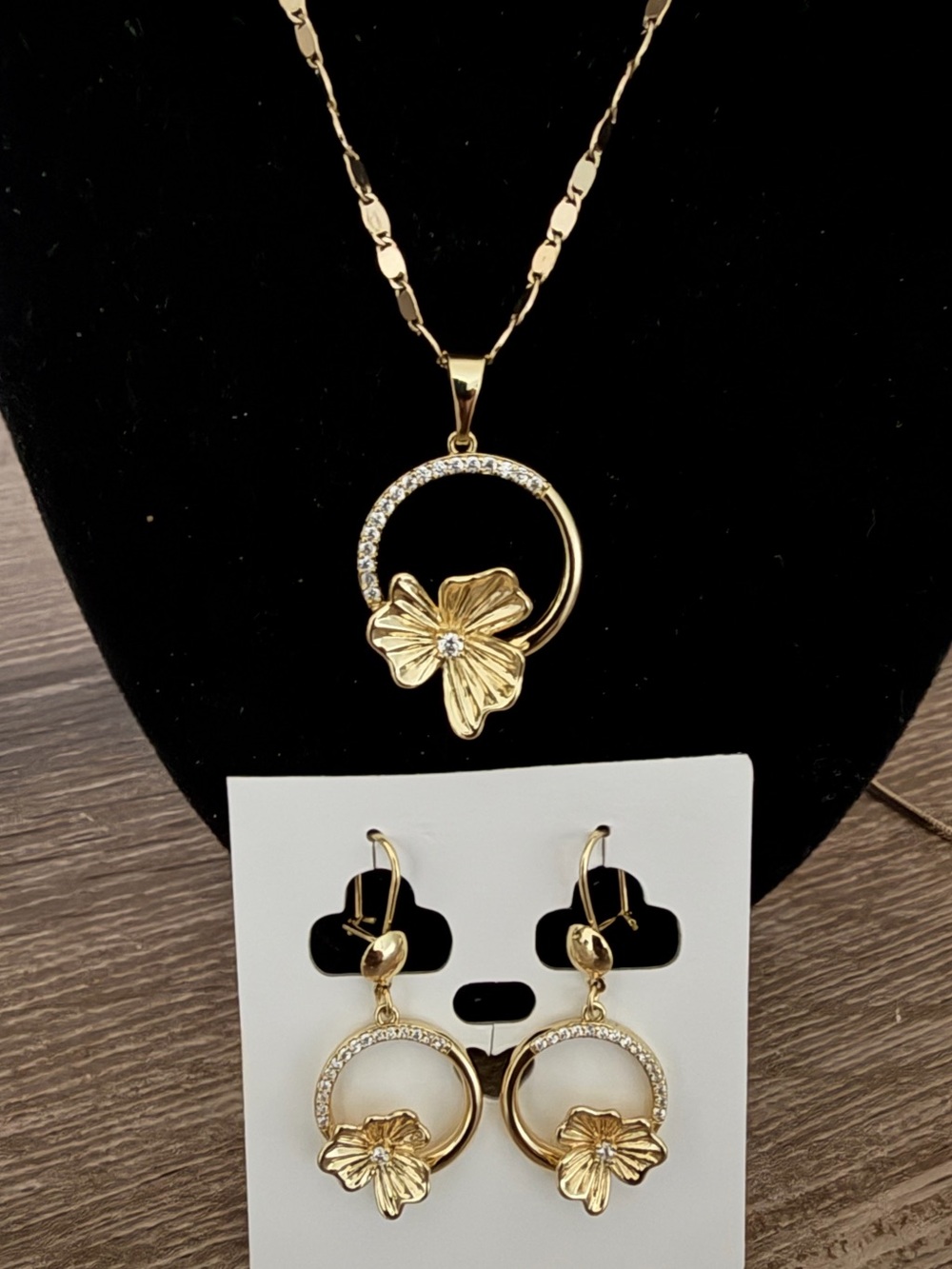 Gold Floral Circle Necklace & Earring Set - Women's Fashion Jewelry